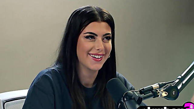 Interview and passion solo action with beautiful big ass teen Gal Ritchie