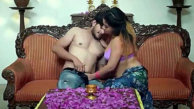 BHABHI KE BADE BADE BOOBS KO CHUSA - Ko Ko