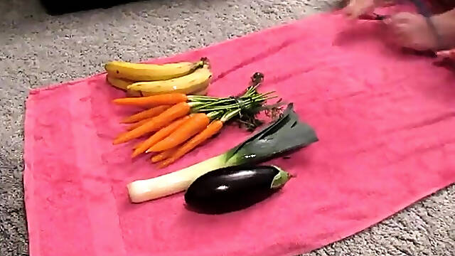 Kinky young babe drills her holes with fruits and vegetables