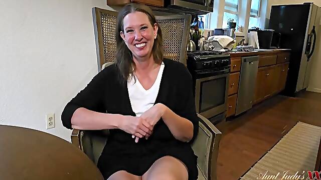 Busty Mature Amateur Autumn Sucks Off The Delivery Guy