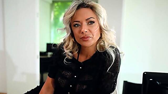 Shalina Devine wants to get sloppy with dick and cum