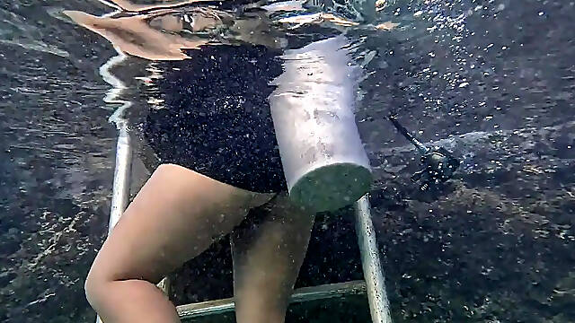 Amateur couple makes love in the ocean