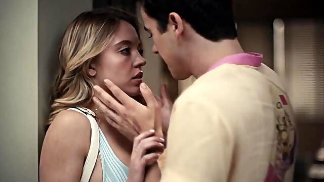 Curvy Sydney Sweeney gets a fat dick pounded into her tight ass