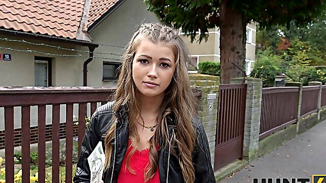 Beautiful amateur Olivia Sparkle takes money to have sex in the car