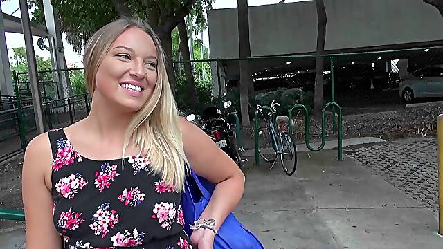 Superb chick agrees to finally experience the banging in the car