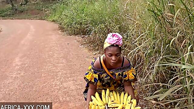 Ebony banana seller hotty tempted for a hawt bang