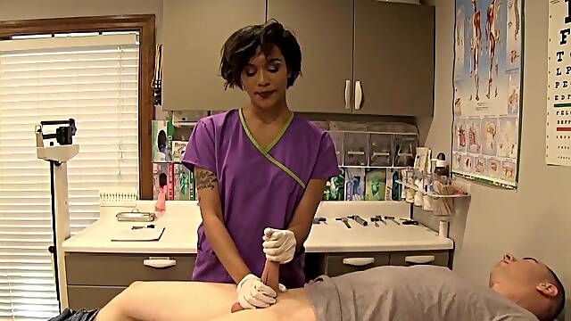 The nurse put on gloves and helped the patient with a bold move.