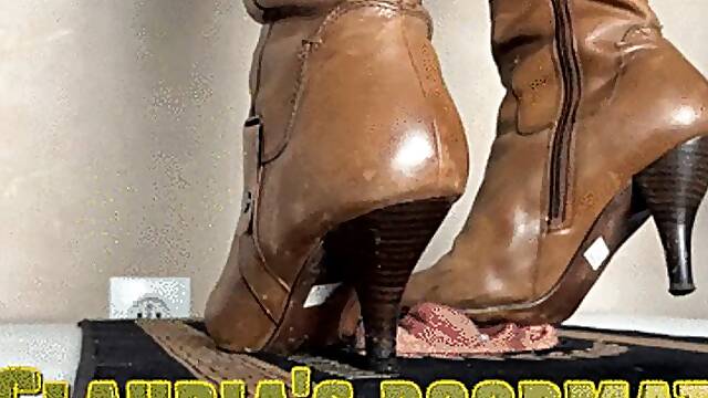 CC - Claudias doormat, muddy boots