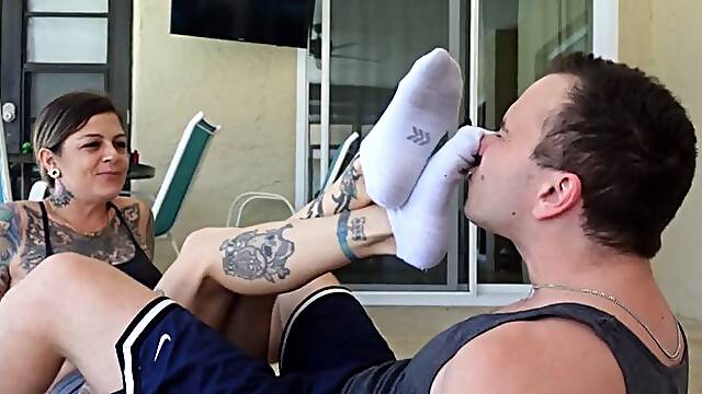 Summer Raezs Smelly Feet Workout Training - foot domination, smelly socks, sweaty feet, foot worship, foot smother, foot gagging, Bambi