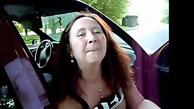 Amateur MILF Cumdrinking Gangbang