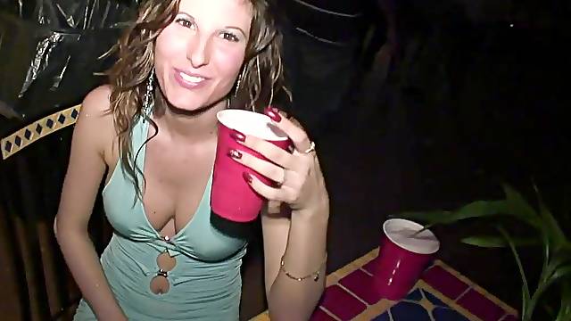 Drunk babe sucks big cocks in a party