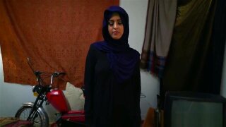 Hijab arab cocksucking before getting fucked