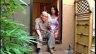 Asian Housewife Enjoy The Time With An Older Man