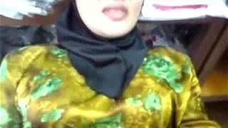 Hijab lady fucking in open store