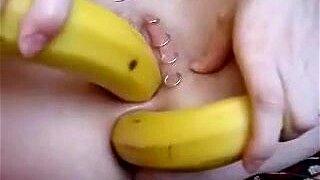 A friend from the internet who has this fruit fetish sent me some money to send him an amateur video. Here I fuck until climax my cunt and tight globes with sweet bananas.